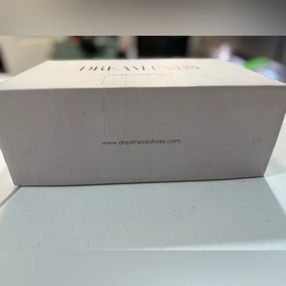 New In Box Dream Pairs Carnival Ankle Strap Heel Gold Glitter Womens US Size 7 - Picture 9 of 10